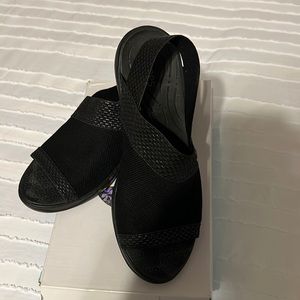 Like new BZEE sandals size 9